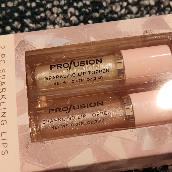 NWT! Profusion Sparkling Lip Gloss Set - Picture 3 of 4